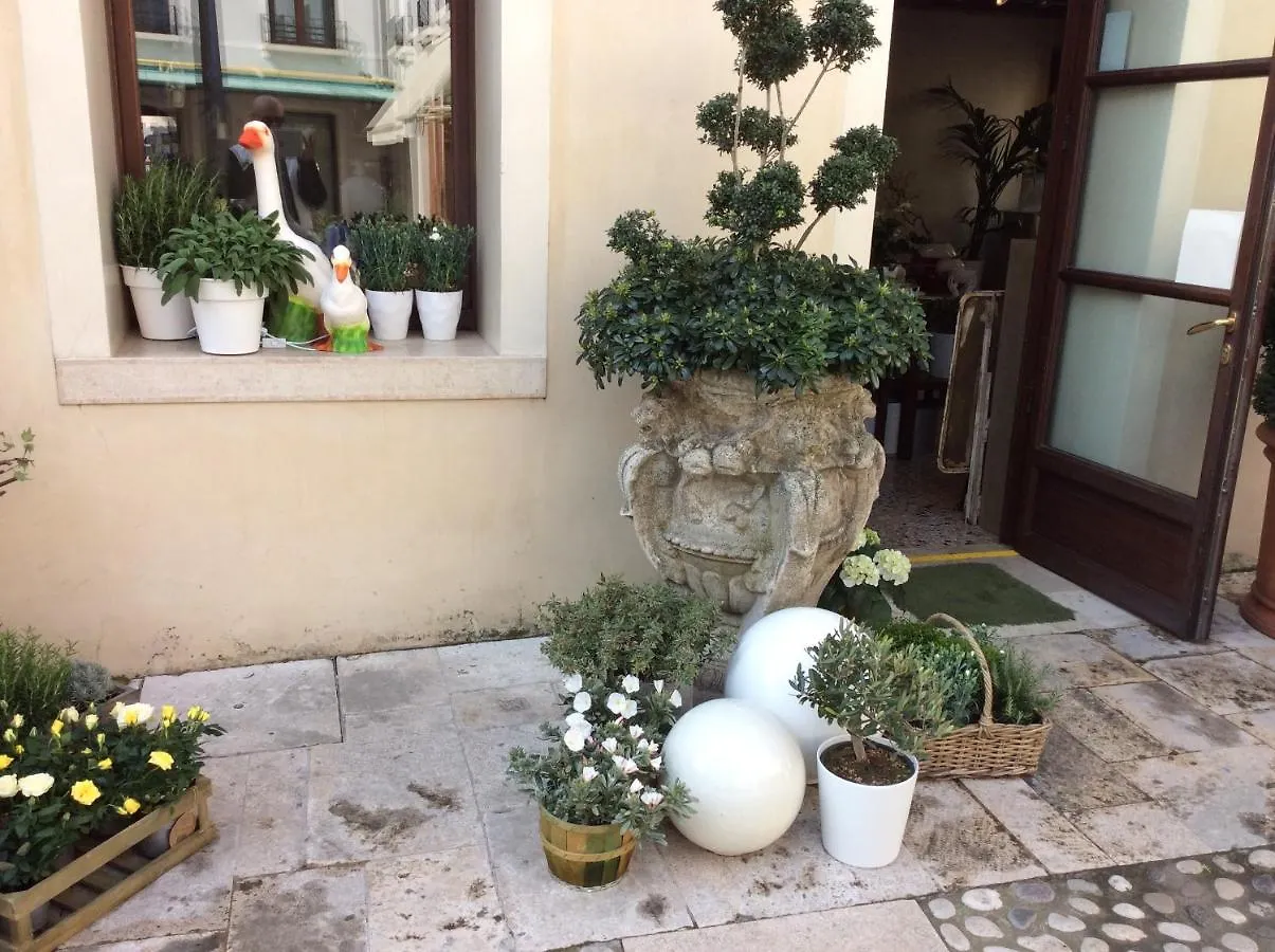 Suite Latina - San Leonardo Treviso 0*,  Italy