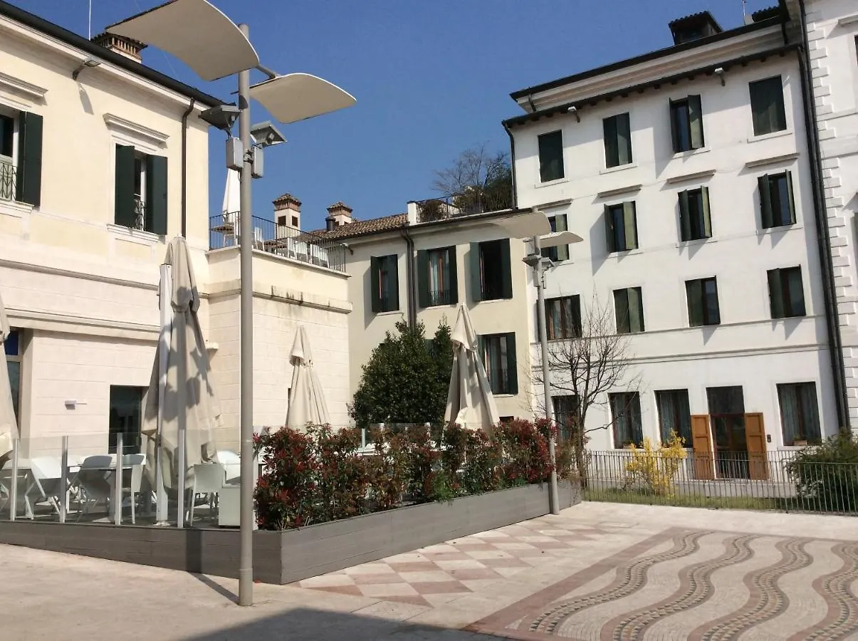 Suite Latina - San Leonardo Treviso 0*,